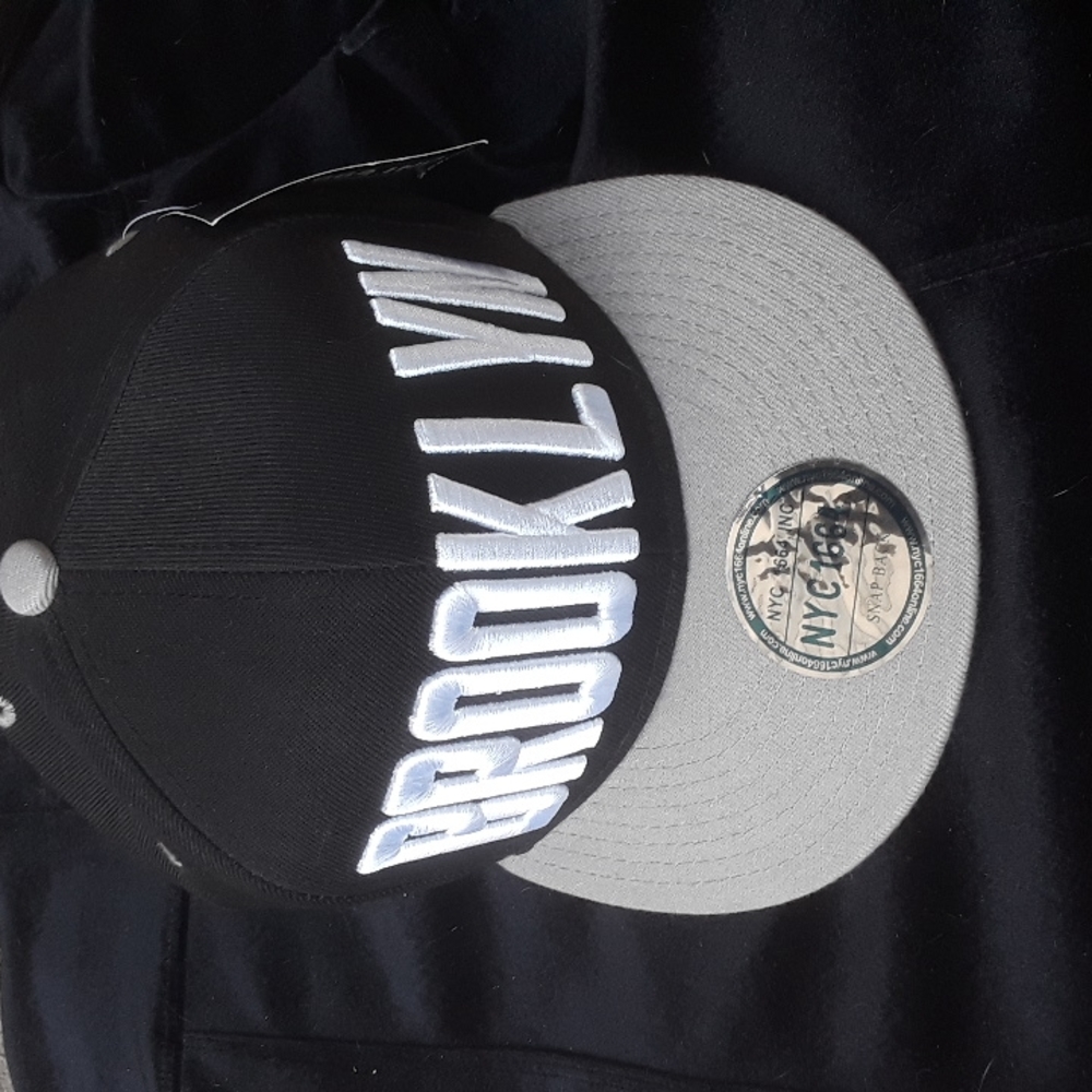 NYC 1664 Brooklyn snap back black cap NWT